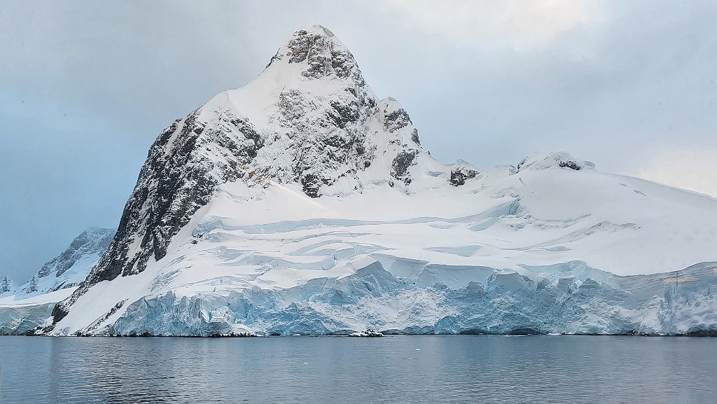 Lemaire Channel [01073] 21-mrt-2023 (Port Charcot, Antarctica).jpg - Lemaire Channel