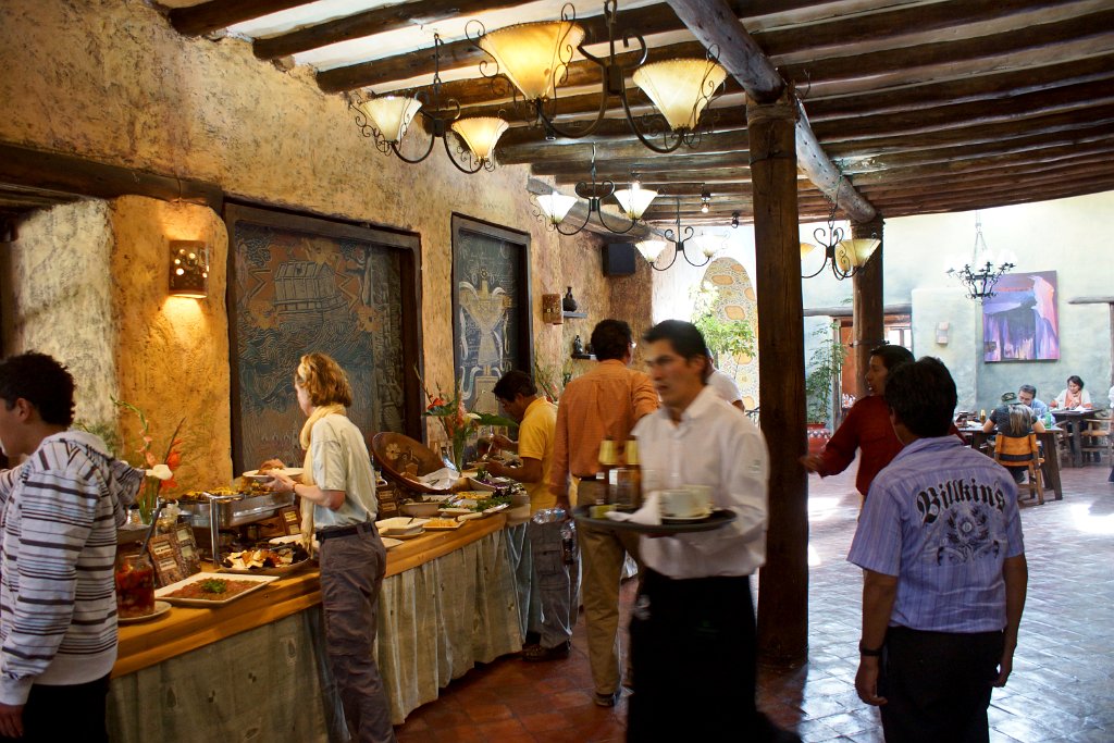 Lunch [1311] 15-jul-2012 (Oost Andes, Ollantaytambo).JPG - Lunch