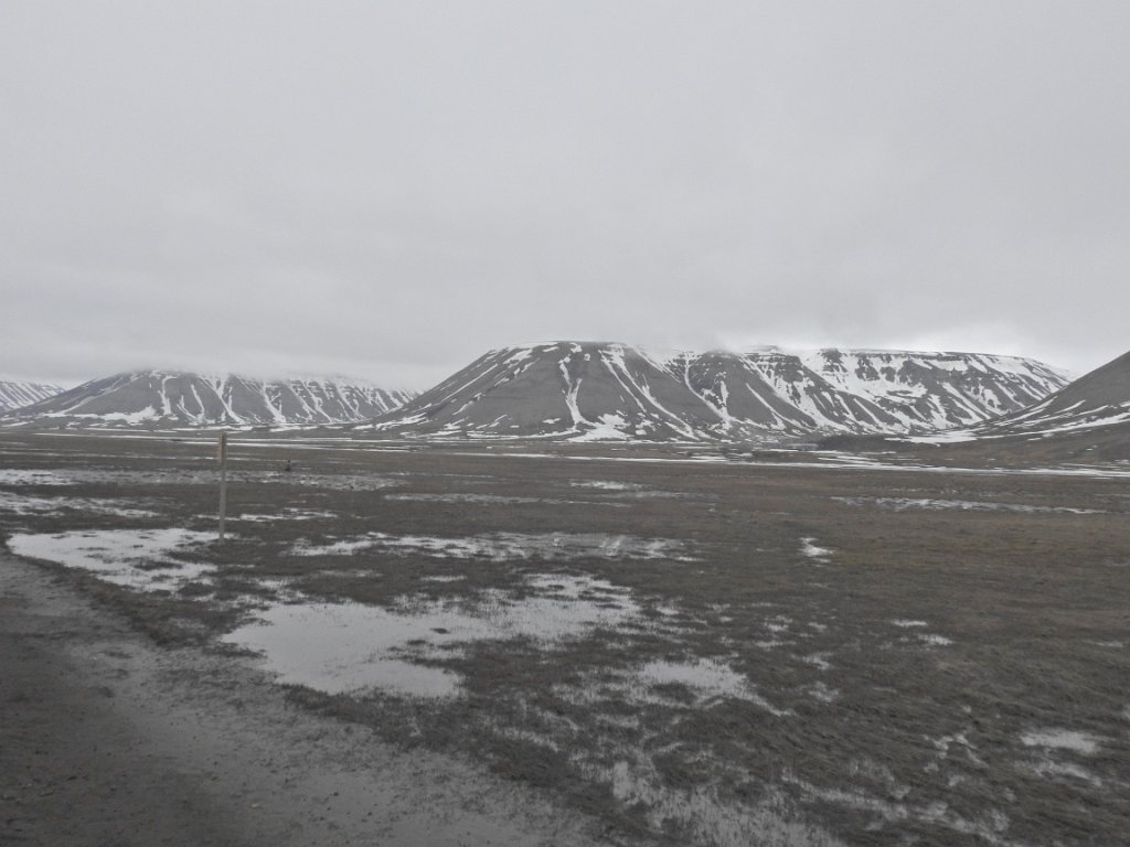 Landschap [0100] 13-jun-2017 (Spitsbergen, Longyearbyen).jpg - Landschap